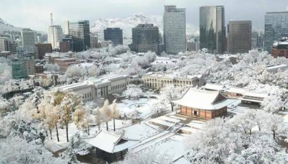 53辆车连环相撞、上百趟航班取消!韩国遇117年来最大降雪,已致多人死伤