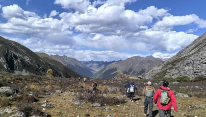川西登山徒步乱象调查①丨重走党岭高反女孩徒步路线：山高路险！有团队未带食物，报警多是迷路