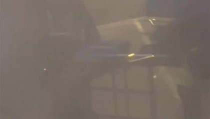 乘客在航班上突发疾病经抢救无效死亡，机场救护：落地后有急救人员到场