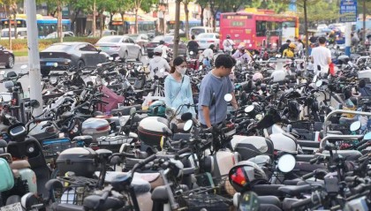 广州将严查地铁口周边无牌“电鸡”