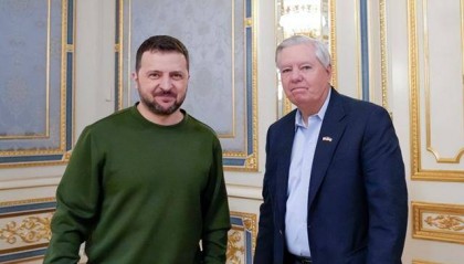 美国参议员道破天机:支持乌克兰战争,是为了11万亿稀土资源