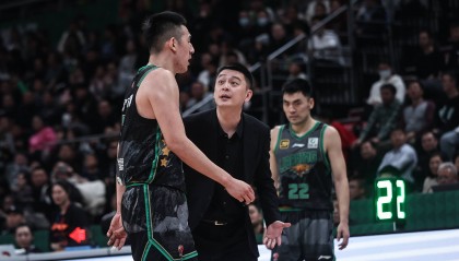 杨鸣:在冲击前四机会不大的情况下 要保证球员健康