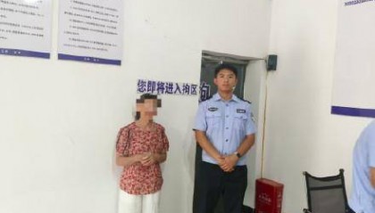 因生活琐事,男子与母亲公然用音响辱骂、诽谤妻子,双双被拘