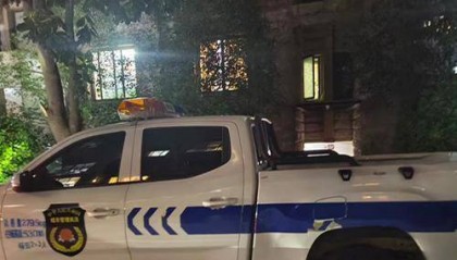 江苏一城管执法车被指停进小区堵车库，涉事部门回应