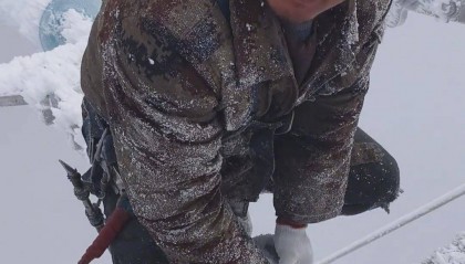 雪天在特高压线上高空作业引关注 对话凉山小伙：努力挣钱为儿治病，因为我是他的父亲