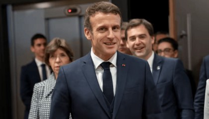 看到中方“对等反制”后，马克龙对华态度变了，还希望亲自来北京一趟