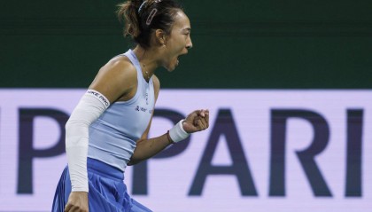 完胜挺进印第安维尔斯站八强，郑钦文再度约战斯瓦泰克