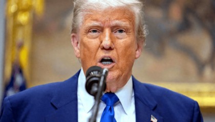 特朗普变招,白宫:8月12日后或恢复24%对华关税?美财长对华打明牌,中方已经划出“红线”