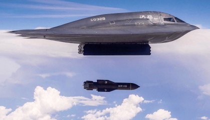 美国宣布研究新一代超重型钻地弹,为何依然以战略轰炸机为投放平台?