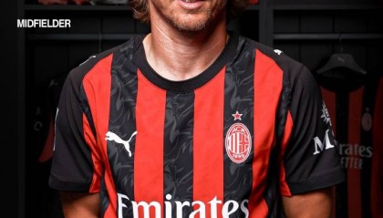 官宣!39岁莫德里奇以自由身加盟AC米兰 身披14号球衣