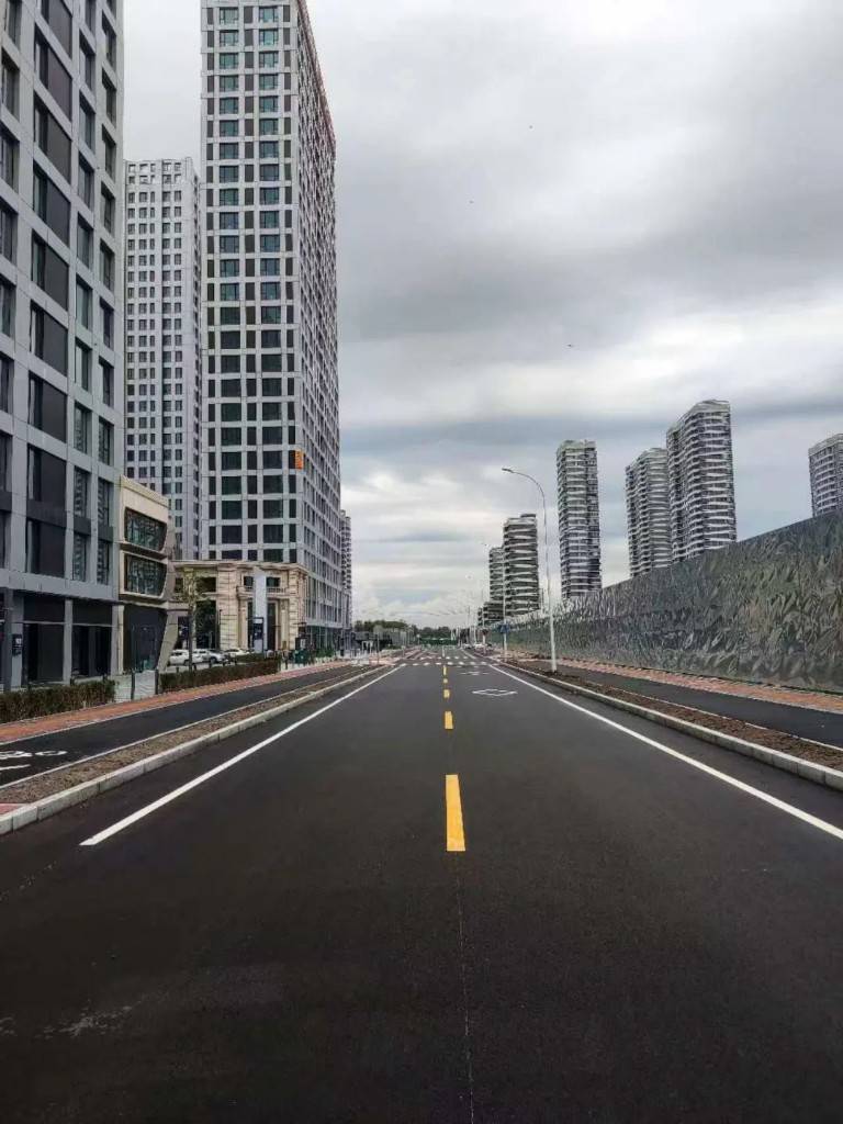 双向2车道！哈尔滨市群力外滩1898配套道路—规划一路工程正式完工通车
