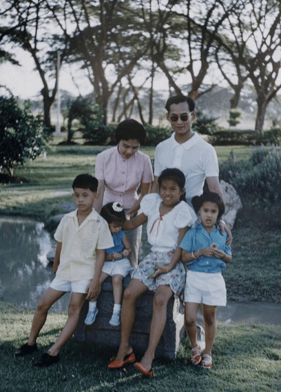 泰国王太后诗丽吉去世，留下19顶奢华王冠和她的传奇一生