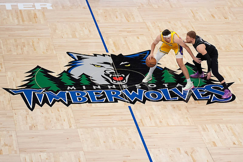 成队史首人，里夫斯绝杀后打趣：詹姆斯和东契奇会说我打得差