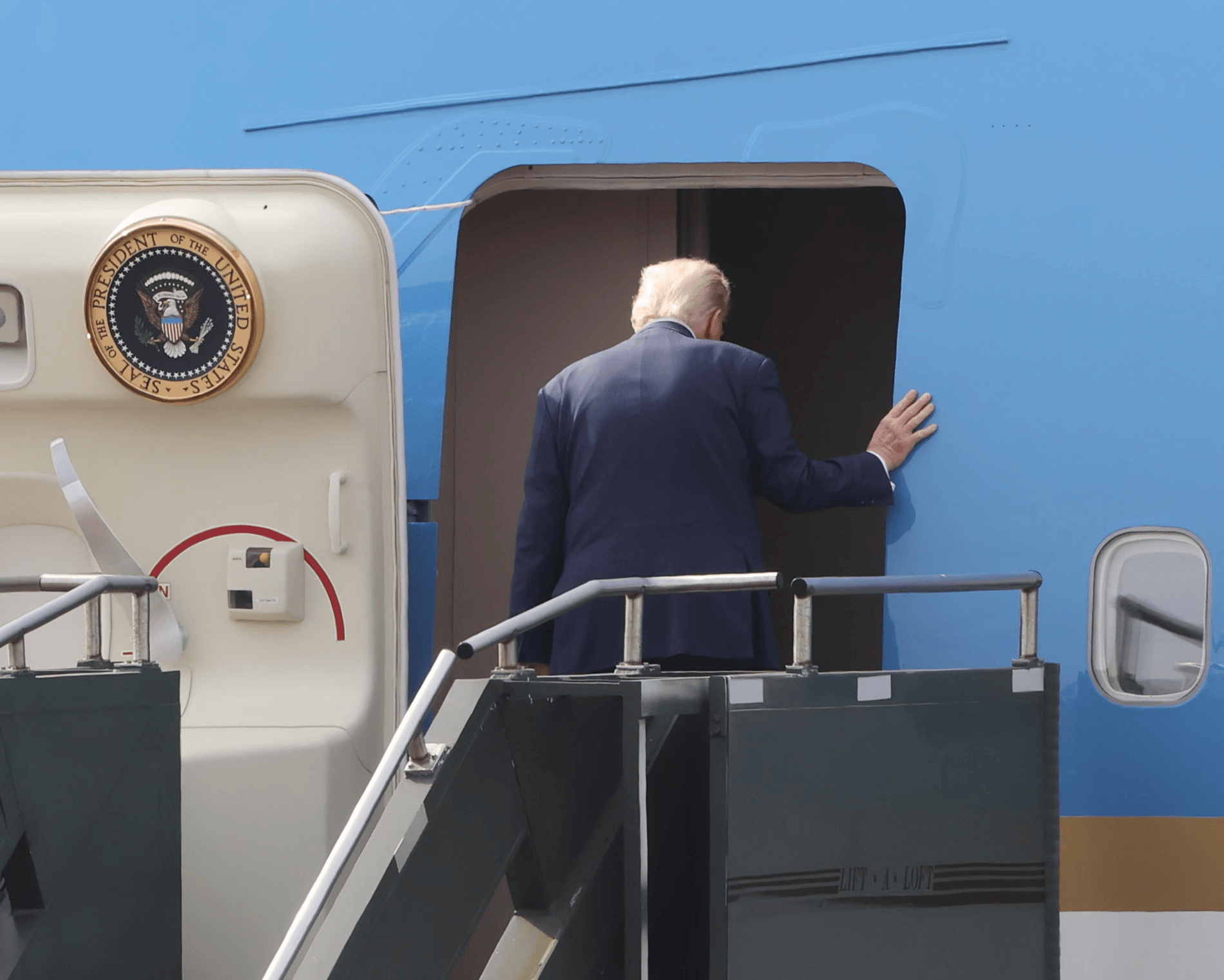 特朗普又改主意：“没有真正”考虑向乌克兰提供战斧导弹