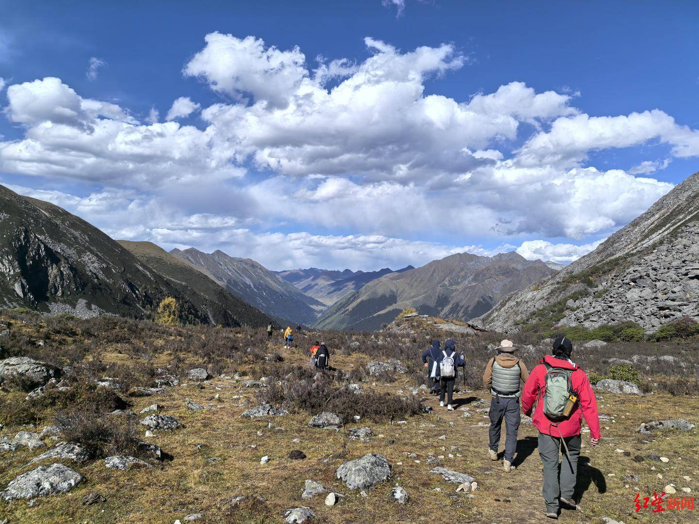 川西登山徒步乱象调查①丨重走党岭高反女孩徒步路线：山高路险！有团队未带食物，报警多是迷路